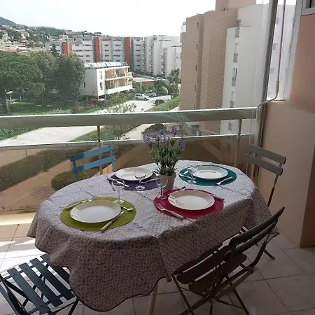 A Pied, Parking Et Climatisation Le Lavandou