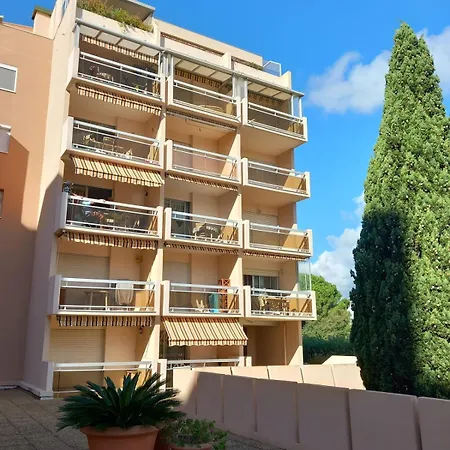 A Pied, Parking Et Climatisation Le Lavandou